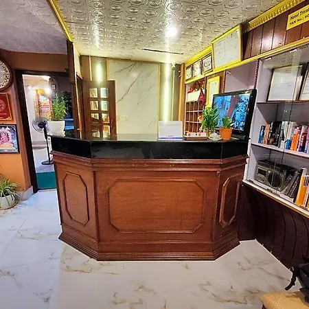 Hotel Triratna