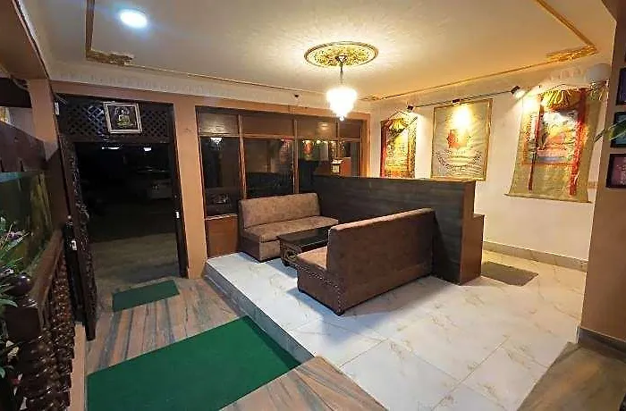 Hotel Triratna