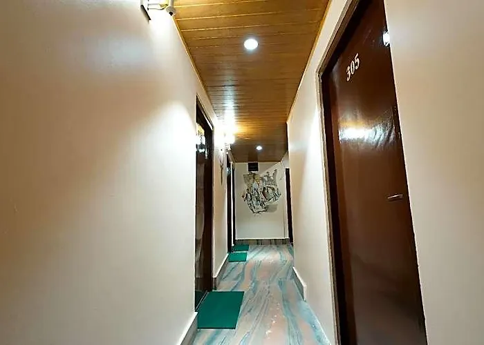 Hotel Triratna 2*