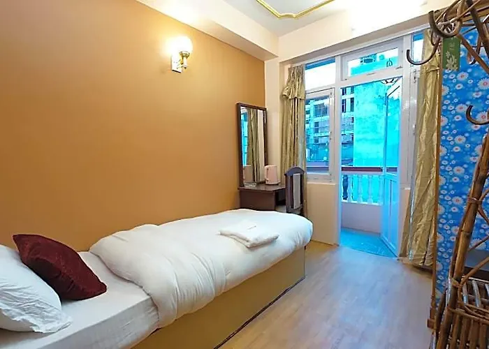 Hotel Triratna