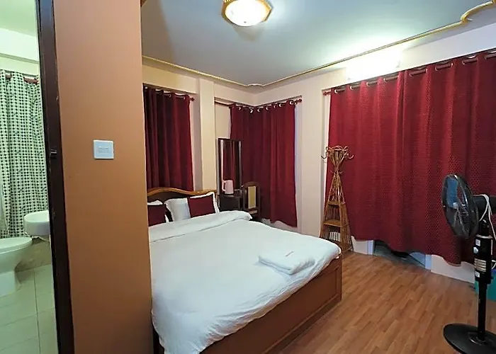 Triratna 2* Kathmandu