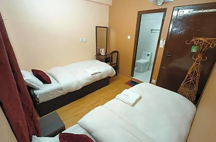 Hotel Triratna 2*